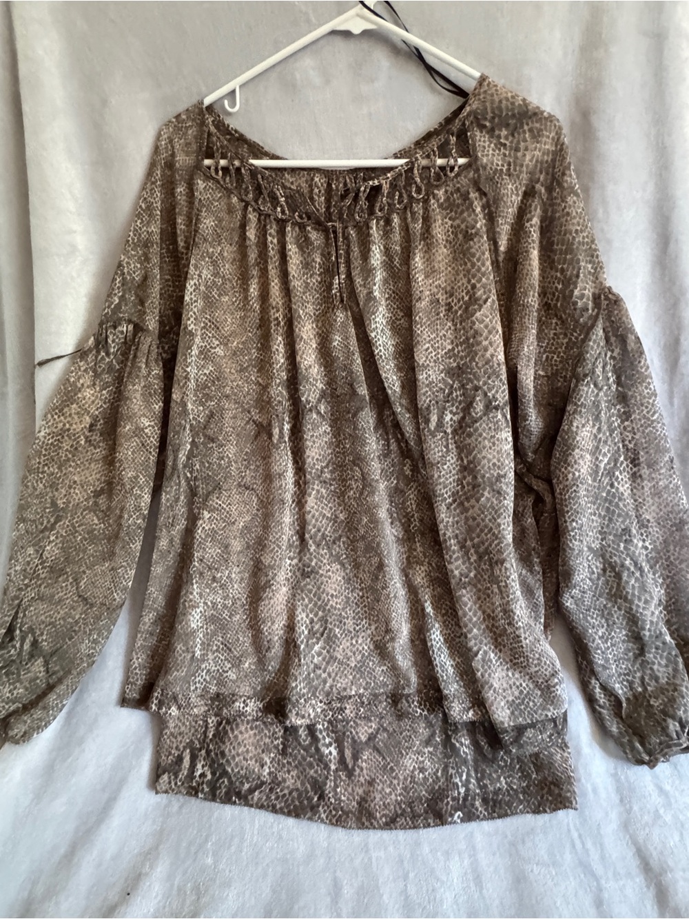 entro Taupe Snake-Print Peasant Tunic Top